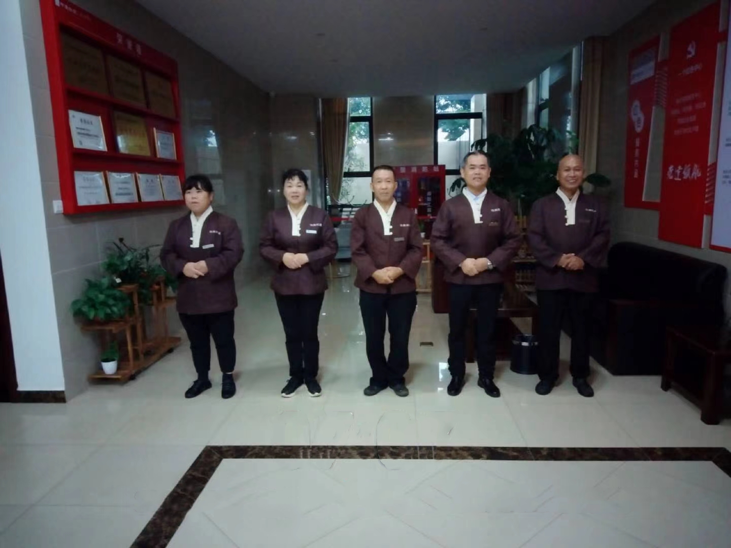 湖南怡美環(huán)境管理發(fā)展有限公司,湖南物業(yè)保潔服務(wù)，商場保潔,石材護理價格,市政環(huán)衛(wèi),駐場保潔